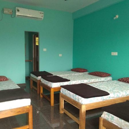 M G Cottage & Dormitory Gokarna  Bagian luar foto