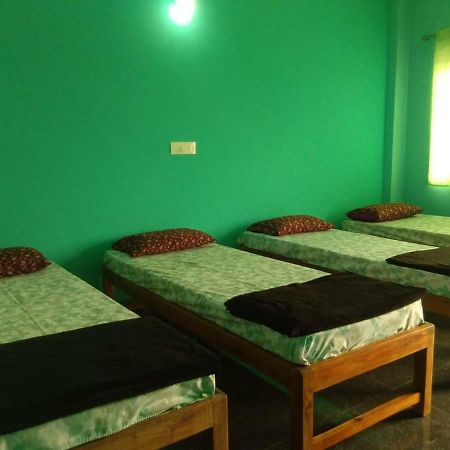 M G Cottage & Dormitory Gokarna  Bagian luar foto