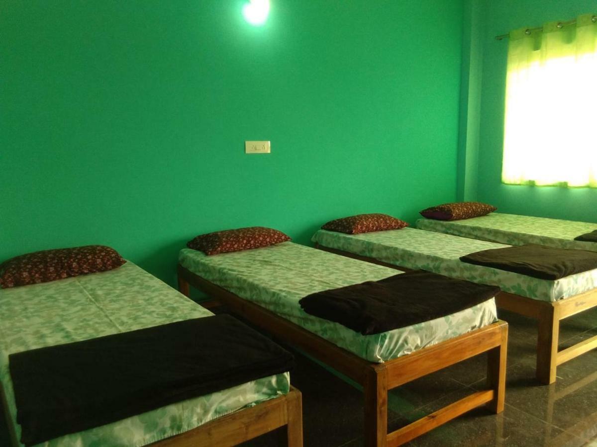 M G Cottage & Dormitory Gokarna  Bagian luar foto